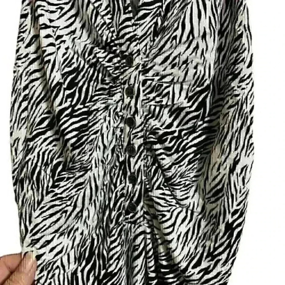 Free People Coco Tank L Black/White Zebra Striped Sleeveless Collared V-Neck NWT - Picture 7 of 8